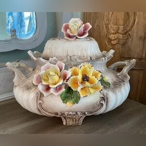 VTG MCM CAPODIMONTE Italian porcelain large tureen & lid, pink roses sunflowers